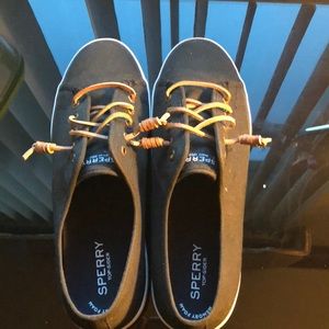 9.5 women’s sperry shoes
